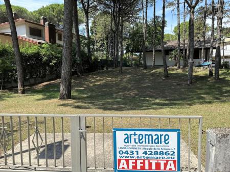 Freistehende Villa in einem grandiosen grünen Park