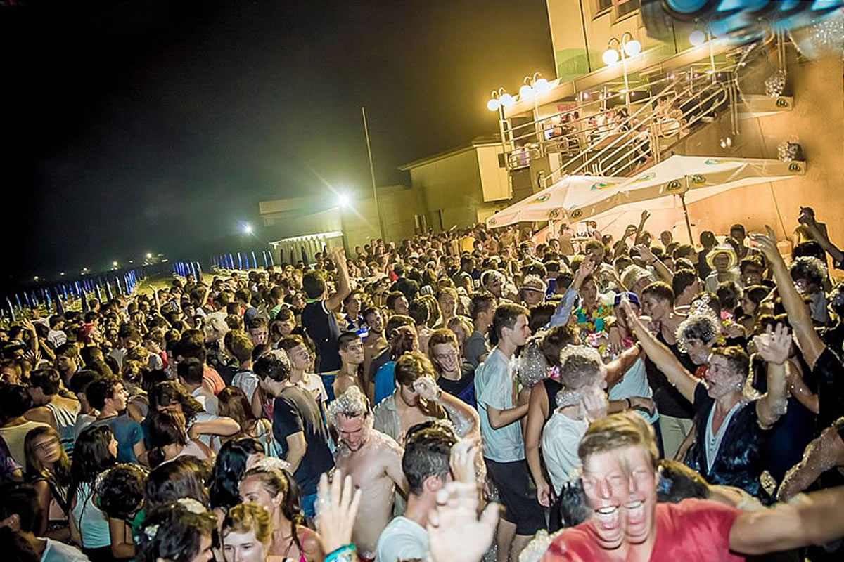 Beach Party Mokambo am Strand beim Kursaal Club