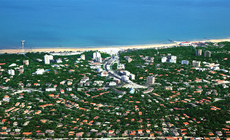 Panoramaausblick von oben in Lignano Pineta