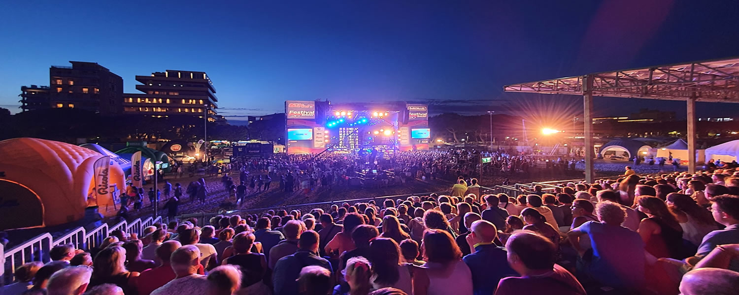 Konzert am Strand in der Strandarena von Lignano