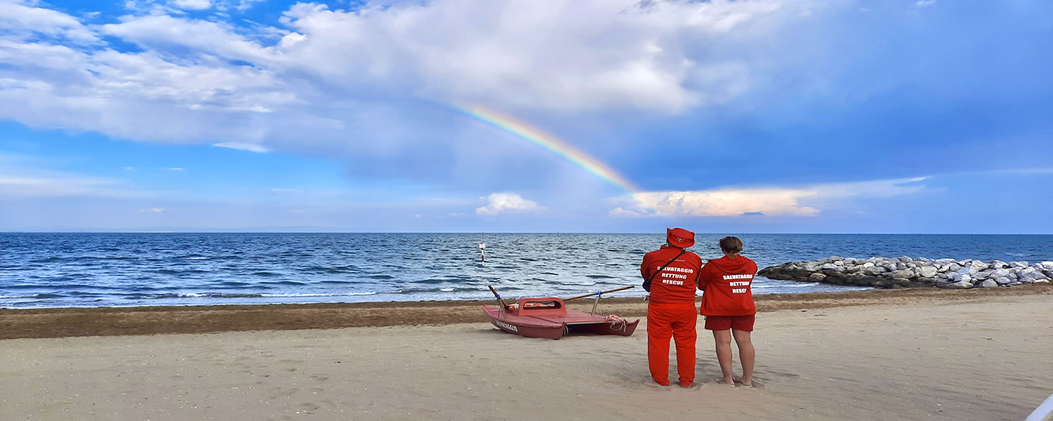 Regenbogen über dem Meer in Lignano Sabbiadoro